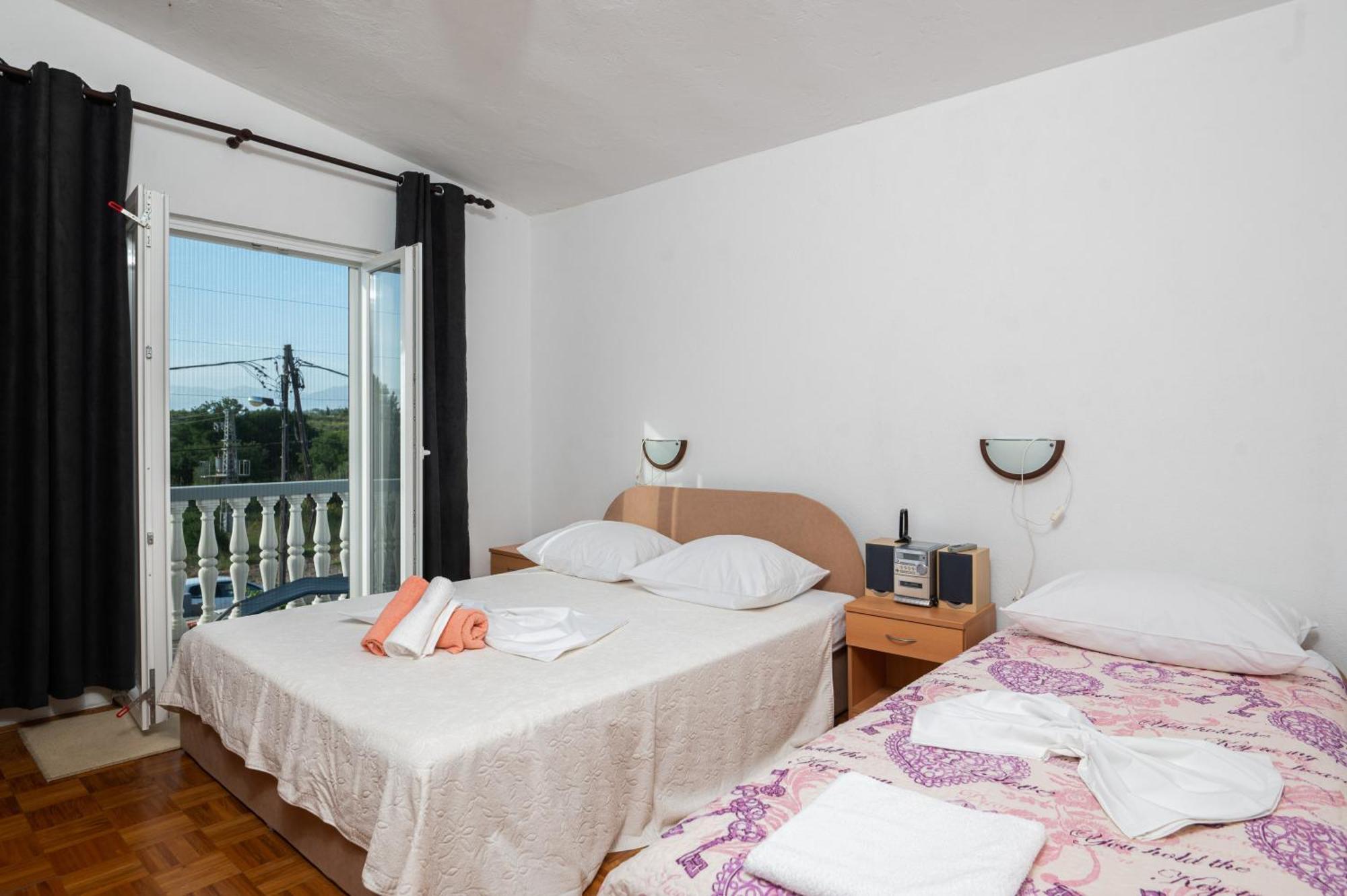 Marina'S Apartments Ražanac Rom bilde